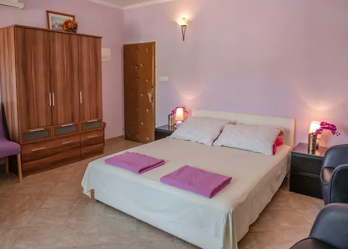 Devivi Apartments
